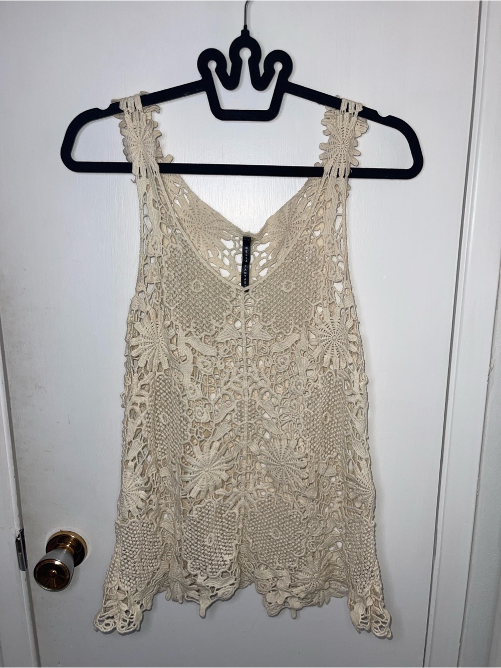 EUC Nella Fantasia Cream Crochet Lace V-Neck Top - Picture 4 of 6